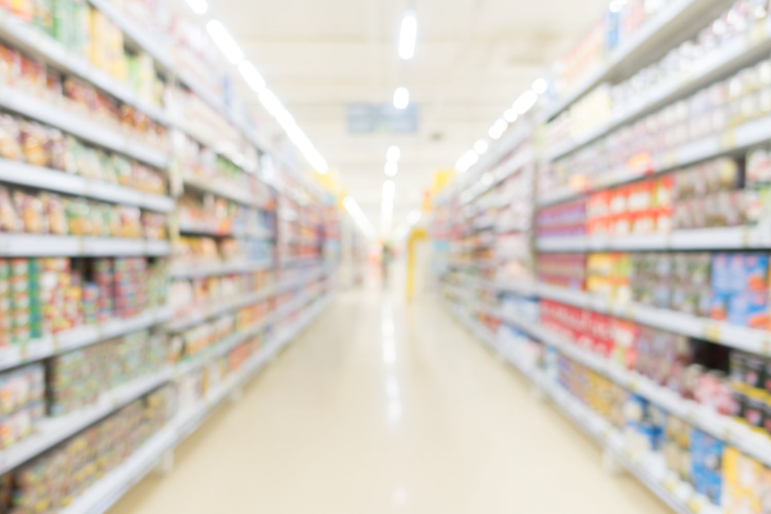 Les parkings de supermarchés face à l’obligation de bornes : que dit la loi et comment s’équiper ?